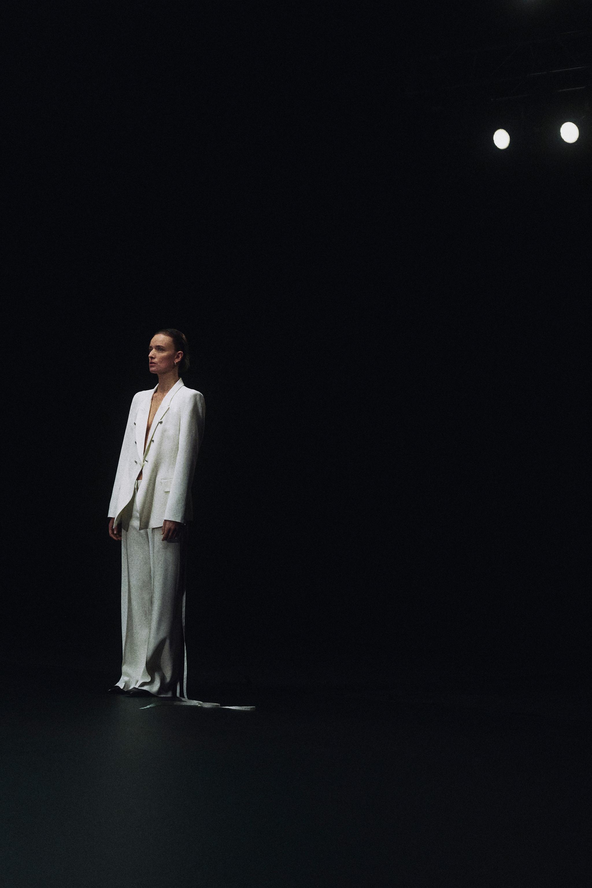 ZW COLLECTION DOUBLE BREASTED BLAZER WITH SHOULDER PADS